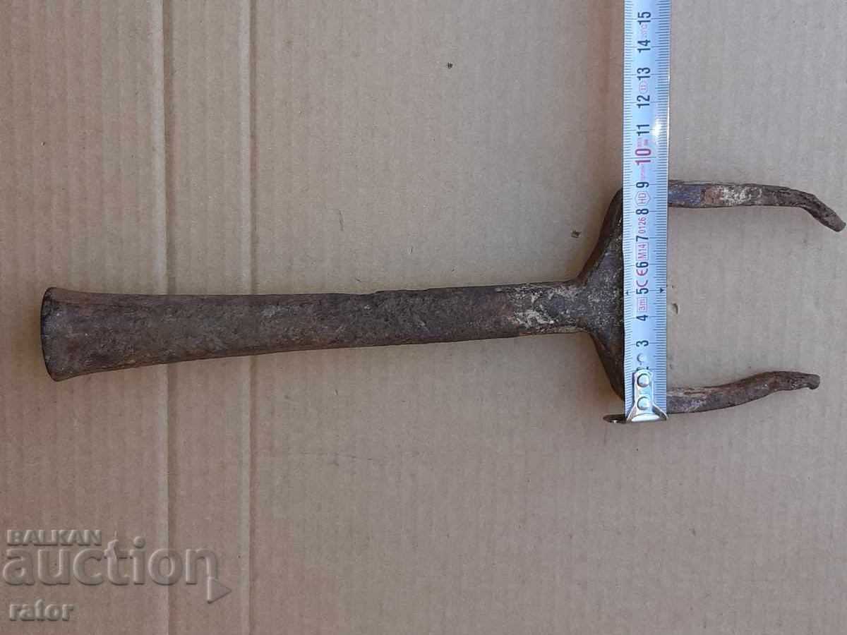 Auction  Old anvil for sharpening scythes, tool