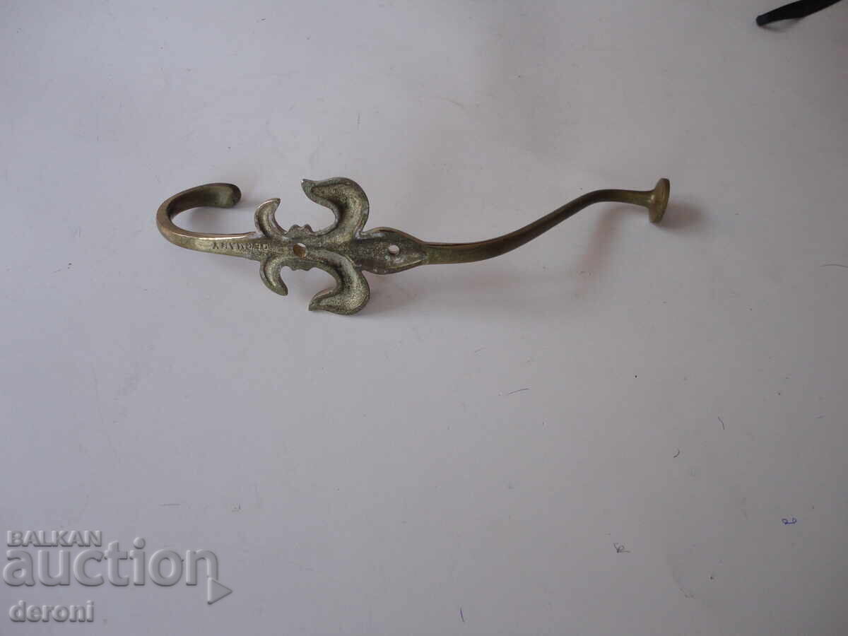 Uimitor cuier german din bronz 2 - 5 Uimitor cuier german din bronz 2 - 5