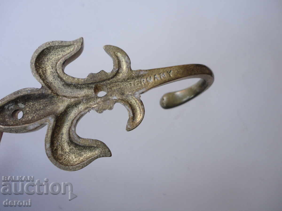 Uimitor cuier german din bronz 2 - 6 Uimitor cuier german din bronz 2 - 6