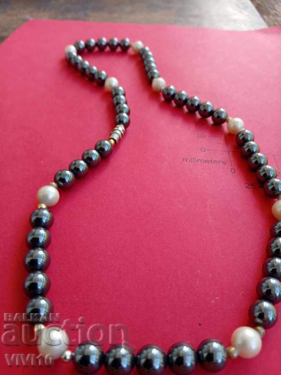Старинно колие от перли и хематит с цена 30.00 лв. | € 15.34 Старинно колие от перли и хематит с цена 30.00 лв. | € 15.34
