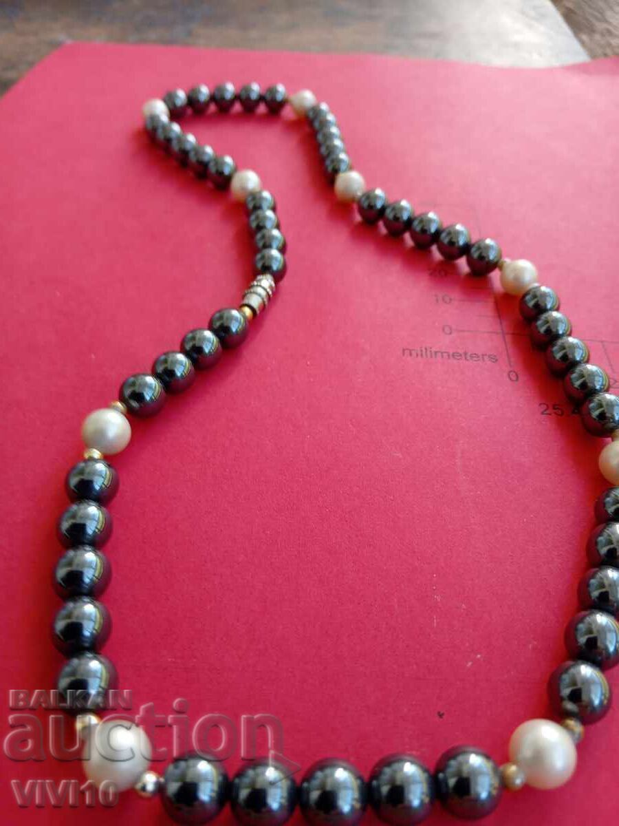 Colier vechi din perle și hematit cu preț € 25.00 | 48.90 BGN Colier vechi din perle și hematit cu preț € 25.00 | 48.90 BGN