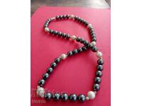 Colier vechi din perle și hematit