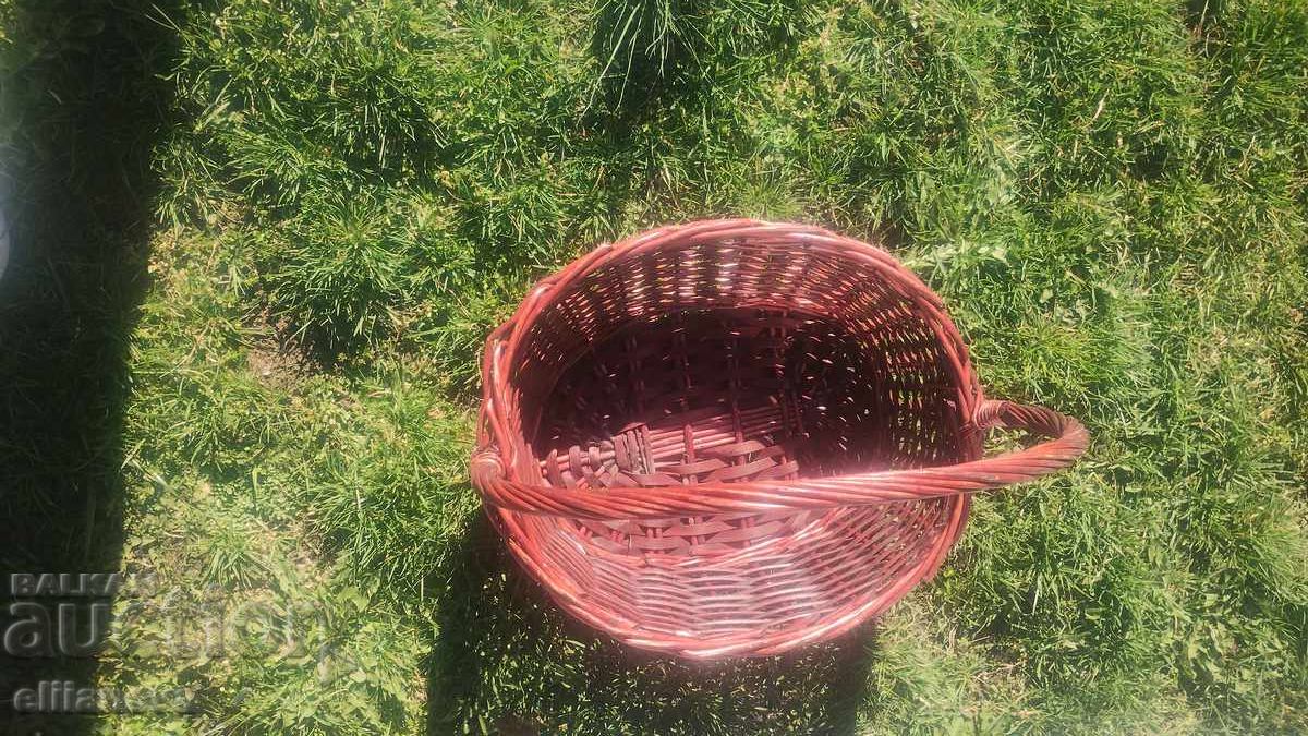Auction Wicker basket Auction Wicker basket