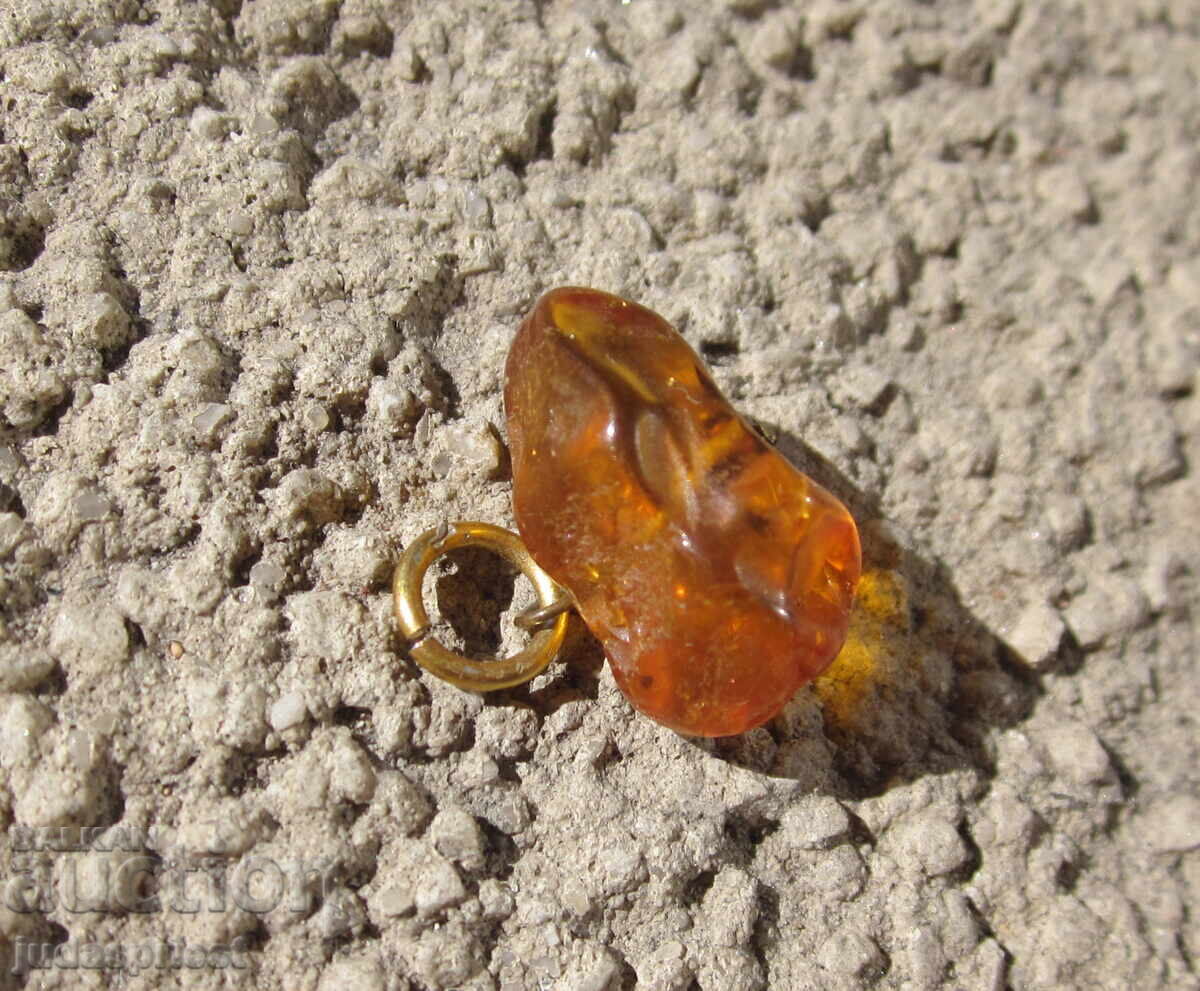 Pendant jewelry made of natural amber with a gold-plated ring with price 20.00 BGN | € 10.23 Pendant jewelry made of natural amber with a gold-plated ring with price 20.00 BGN | € 10.23