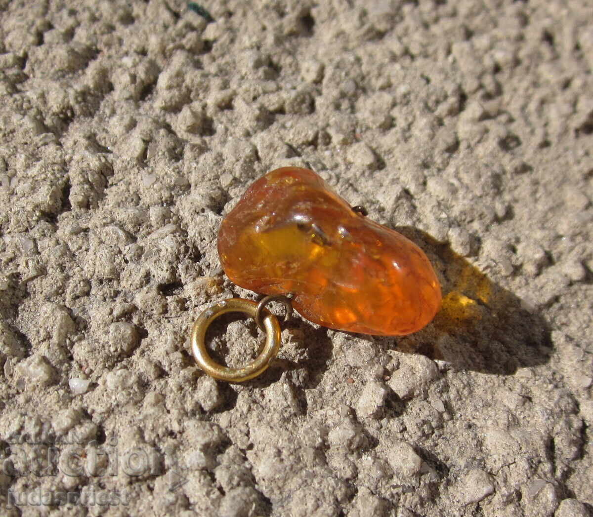 Pendant jewelry made of natural amber with a gold-plated ring - 5 Pendant jewelry made of natural amber with a gold-plated ring - 5