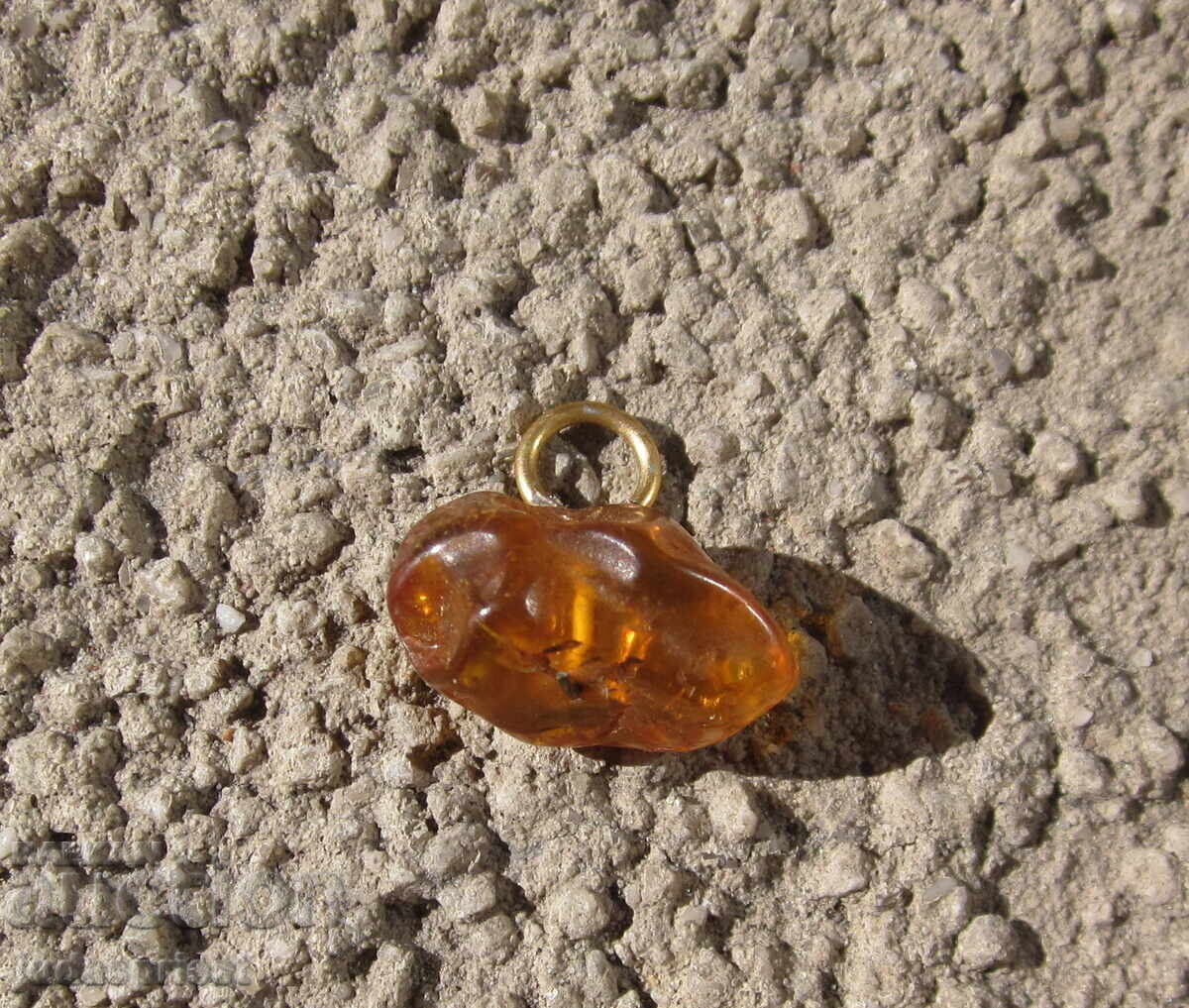 Pendant jewelry made of natural amber with a gold-plated ring - 6 Pendant jewelry made of natural amber with a gold-plated ring - 6