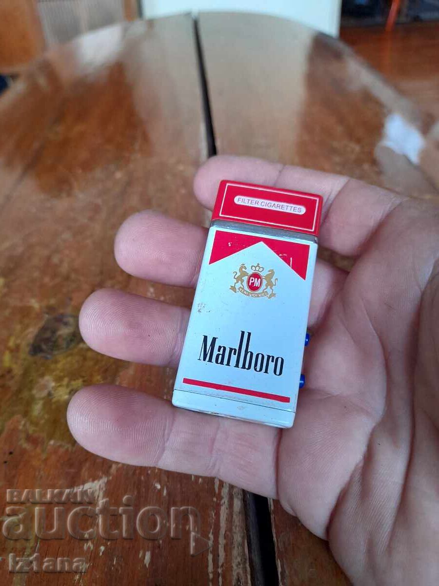 Ένας παλιός αναπτήρας Marlboro με τιμή 27.00 BGN | € 13.80
