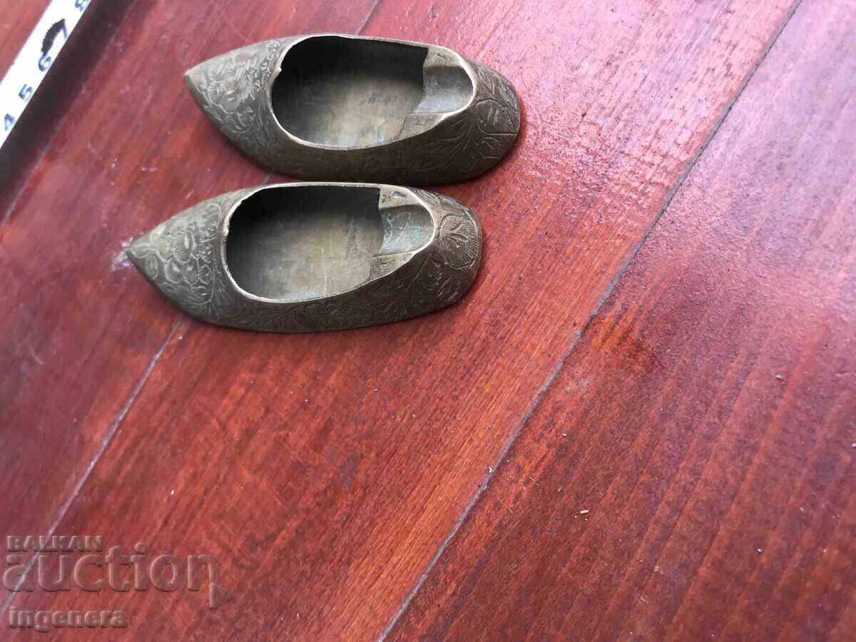 Auction  ASHTRAY BRONZE ORNAMENTS SHOE - 2 PCS