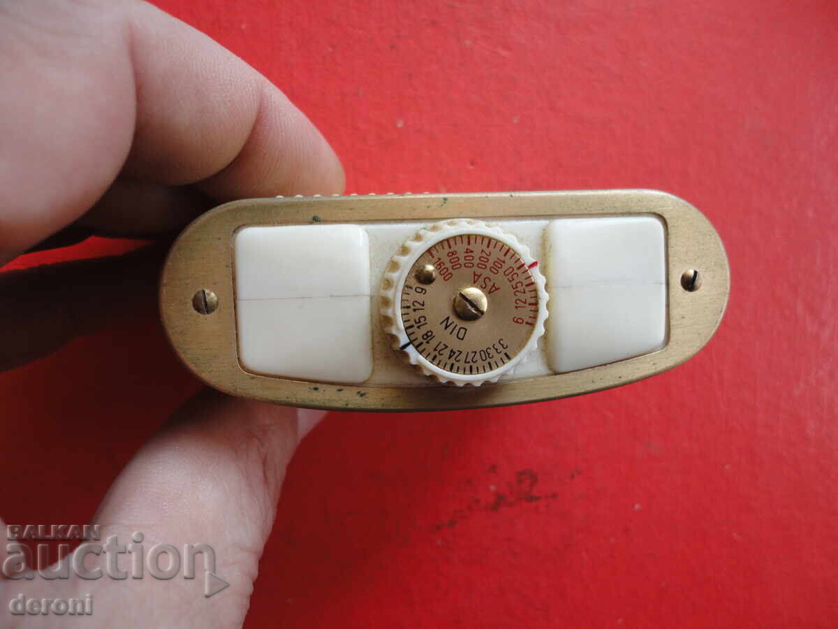 Delivery of German Light Meter Color Finder Device Apparatus Delivery of German Light Meter Color Finder Device Apparatus