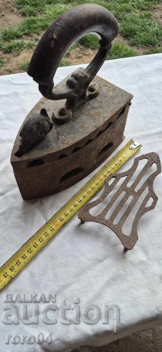 Auction  IRON - ROMAN HEAD