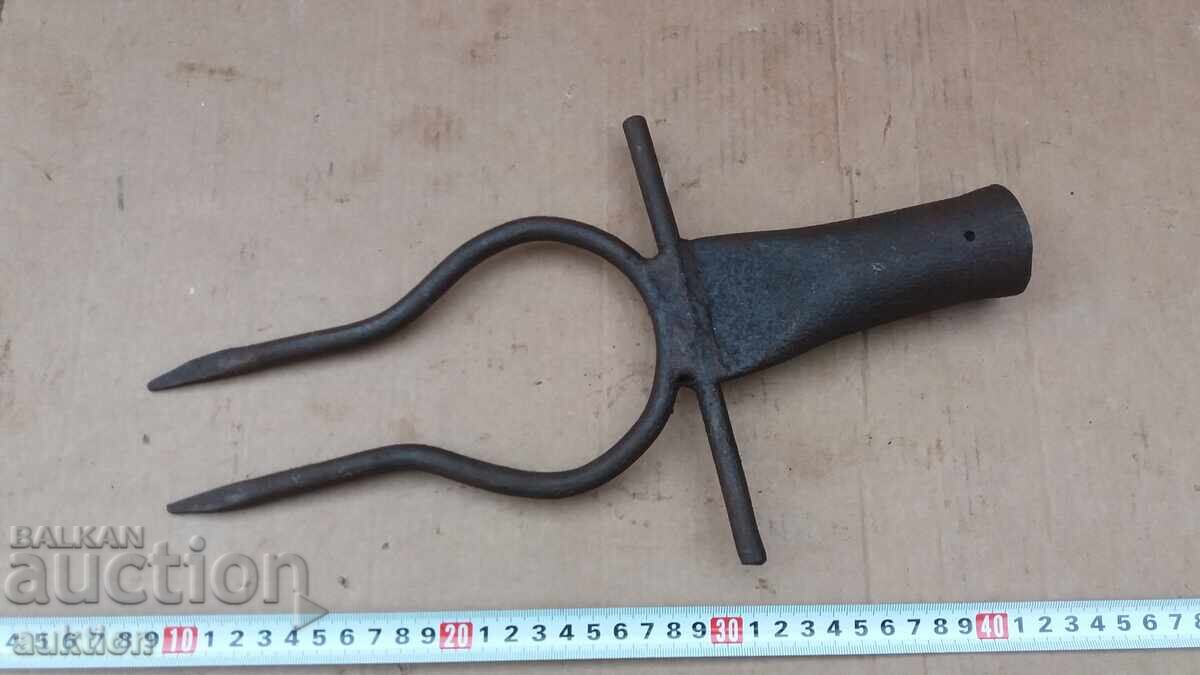 ΠΑΛΑΙΟ ΚΟΠΤΙΚΟ ΓΙΑ ΒΓΑΛΣΙΜΟ ΣΕΥΤΛΩΝ (STARO SECHIVO ZA VADENE NA TSVEKLO) με τιμή 6.99 BGN | € 3.57