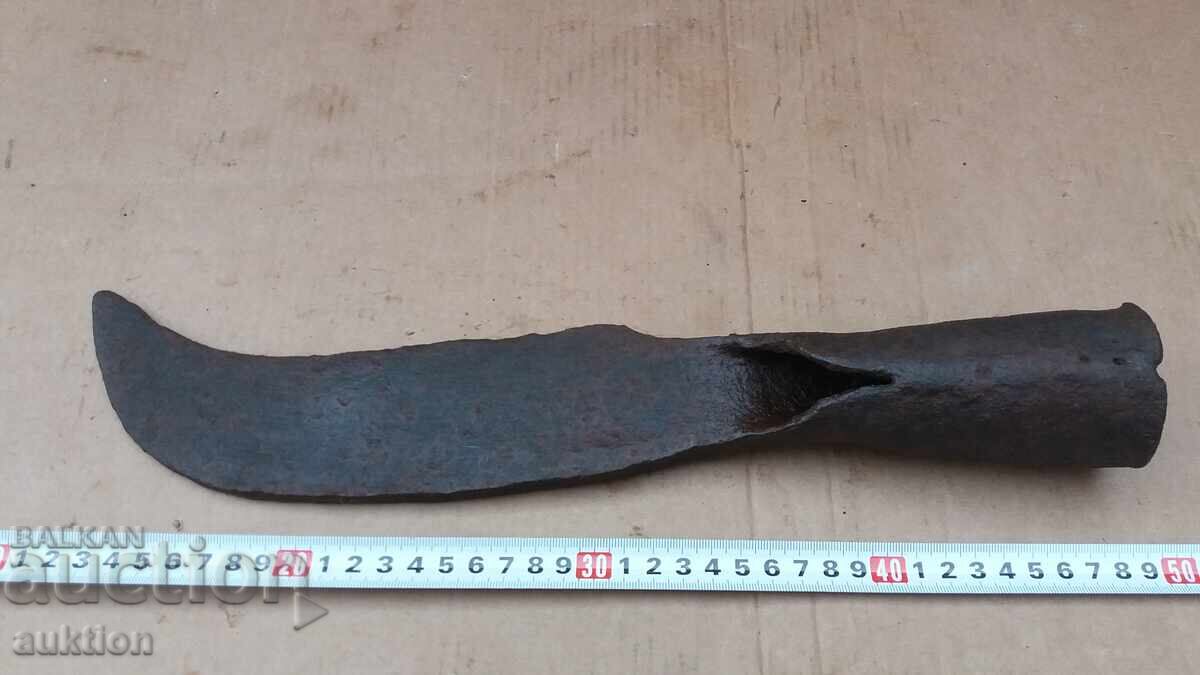 MASSIVE WROUGHT IRON REVIVAL AXE, AXE BLADE - 5 MASSIVE WROUGHT IRON REVIVAL AXE, AXE BLADE - 5
