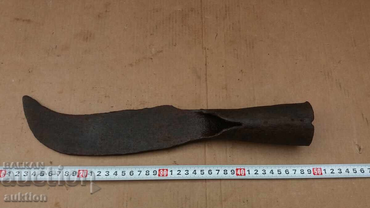 MASSIVE WROUGHT IRON REVIVAL AXE, AXE BLADE - 6 MASSIVE WROUGHT IRON REVIVAL AXE, AXE BLADE - 6