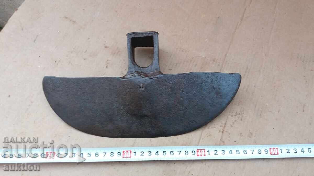 Auction OLD MASSIVE FORGED HOE Auction OLD MASSIVE FORGED HOE