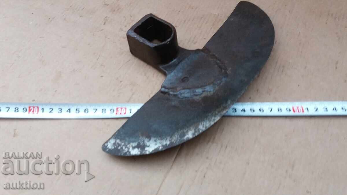 OLD MASSIVE FORGED HOE - 6 OLD MASSIVE FORGED HOE - 6