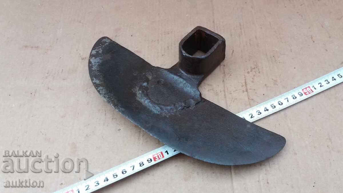 OLD MASSIVE FORGED HOE - 7 OLD MASSIVE FORGED HOE - 7