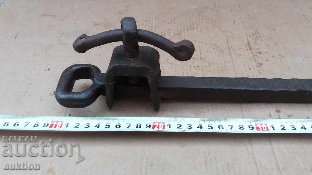 Auction OLD FORGED LOCK CLAMP Auction OLD FORGED LOCK CLAMP