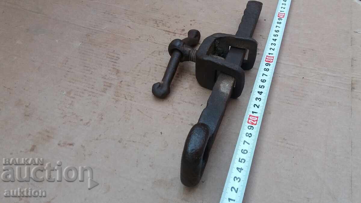 OLD FORGED LOCK CLAMP - 6 OLD FORGED LOCK CLAMP - 6