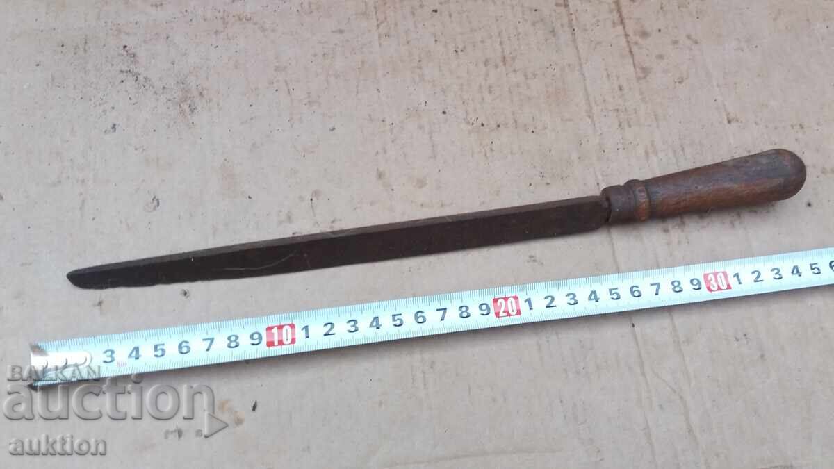 FERĂSTRĂU VECHI cu preț 1.99 BGN | € 1.02