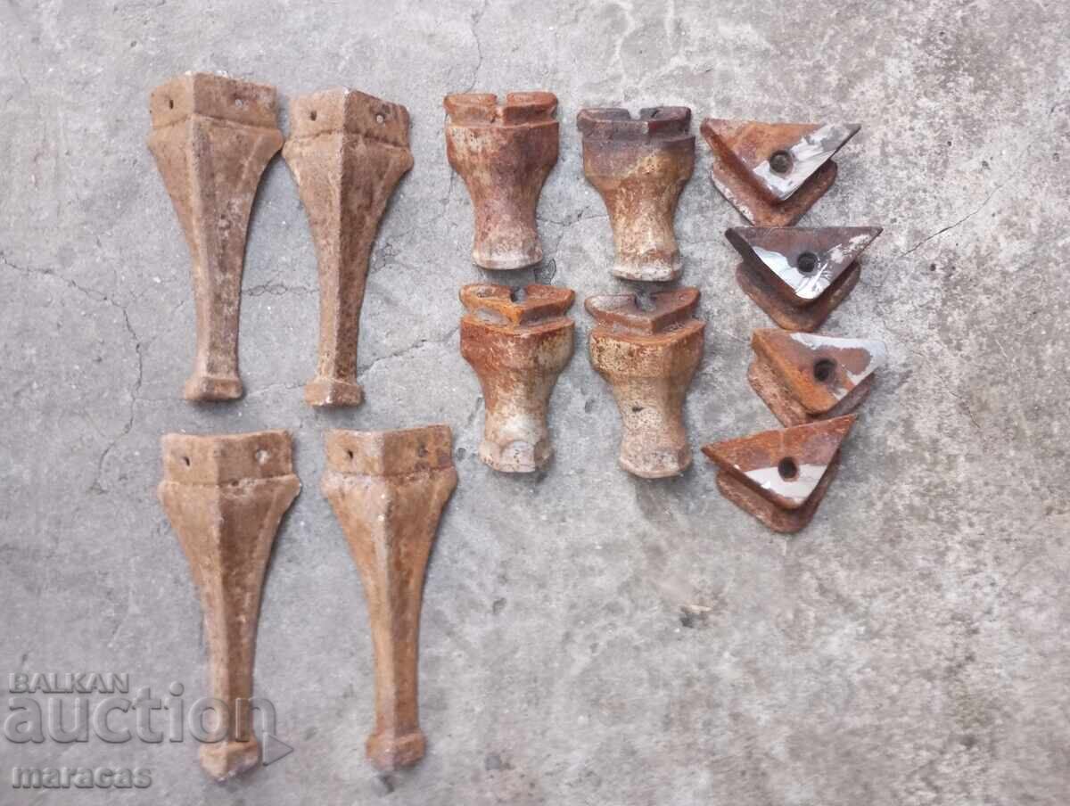 Picioare de fontă de la sobe vechi Picioare de fontă de la sobe vechi