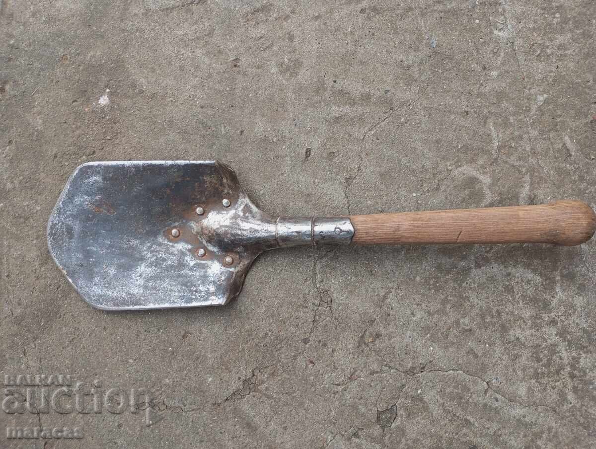 Παλιά στρατιωτική φτυάρι, εργαλείο ευκαιρίας