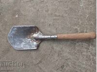 Παλιά στρατιωτική φτυάρι, εργαλείο ευκαιρίας