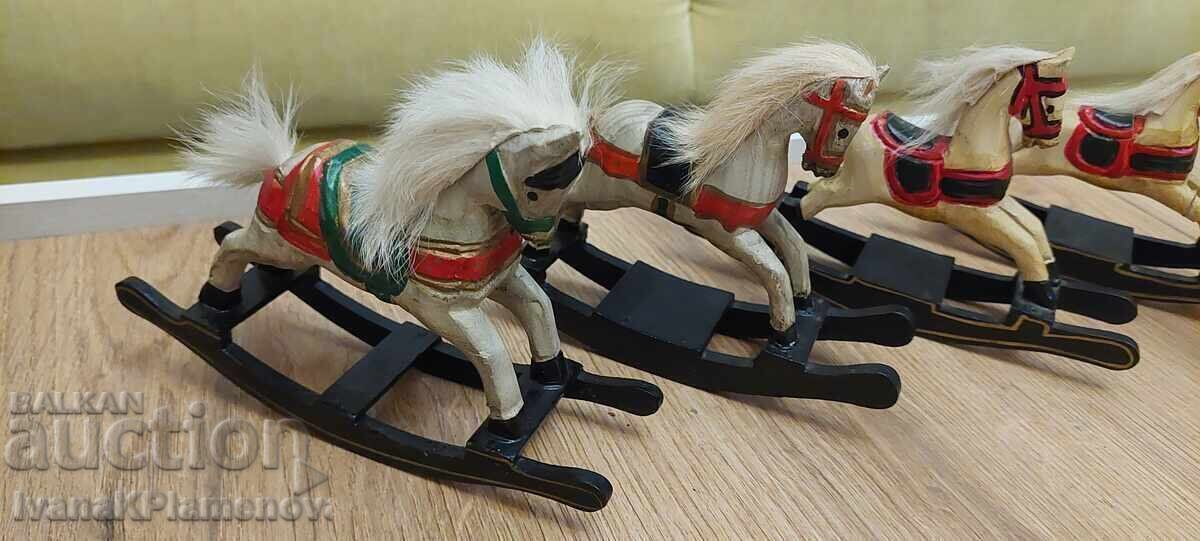 Φιγούρες ξύλινα αλογάκια 4 τεμάχια για συλλέκτες με τιμή 36.00 BGN | € 18.41