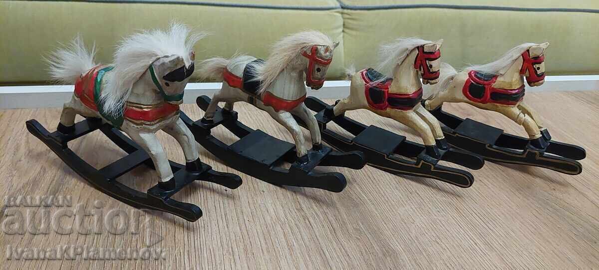 Δημοπρασία Φιγούρες ξύλινα αλογάκια 4 τεμάχια για συλλέκτες