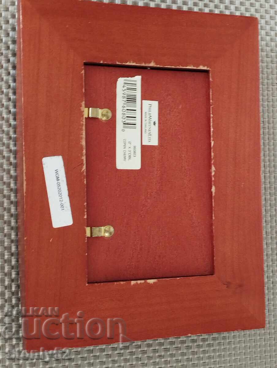 Auction  Wooden frame for 2 small format photos