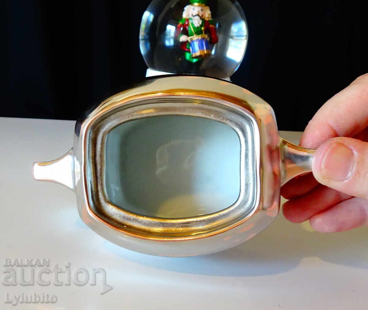 Ασημένια ζαχαριέρα από πορσελάνη με τιμή 6.00 BGN | € 3.07 Ασημένια ζαχαριέρα από πορσελάνη με τιμή 6.00 BGN | € 3.07