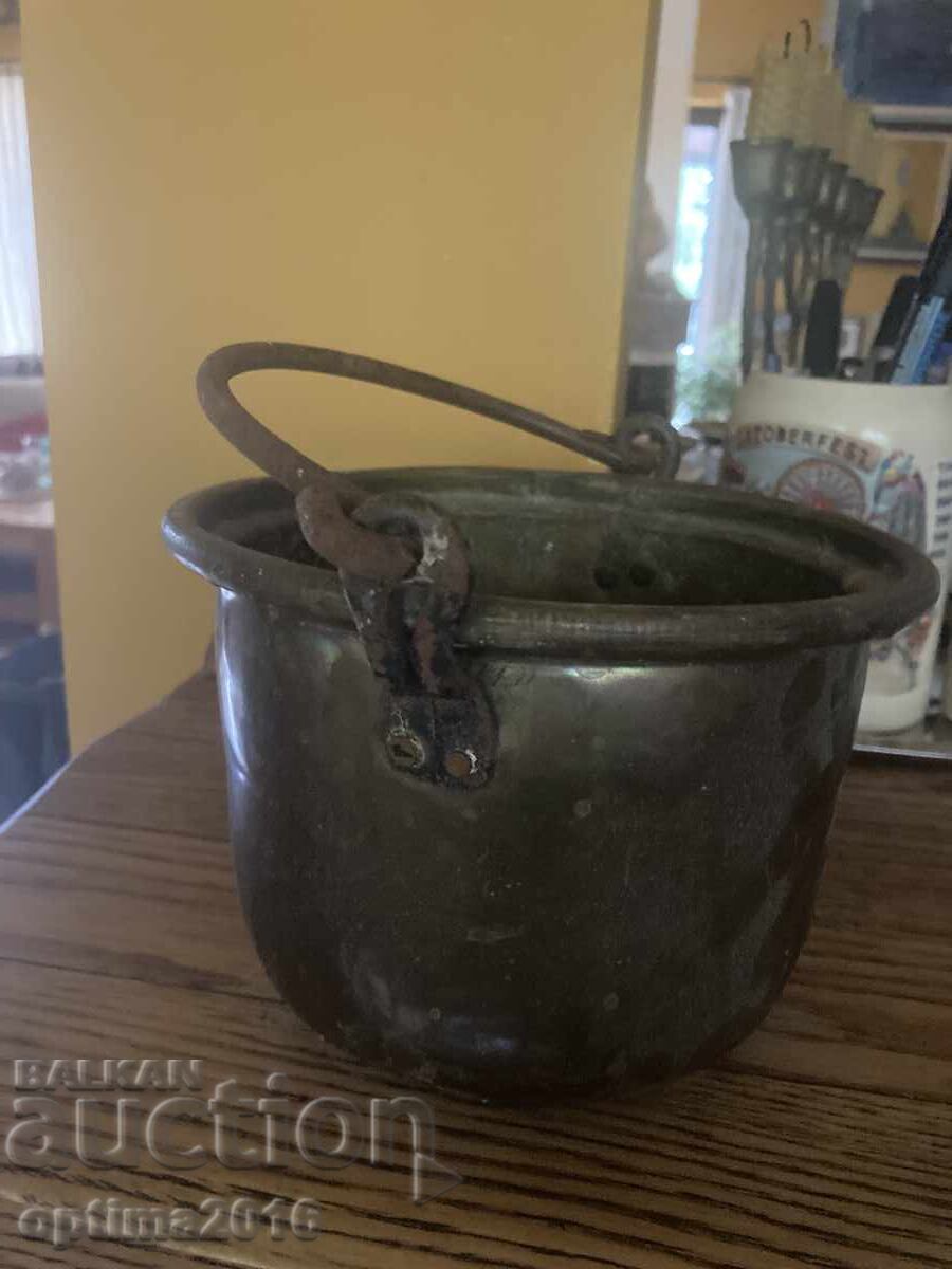 Bronze vessel with price 10.00 BGN | € 5.11 Bronze vessel with price 10.00 BGN | € 5.11