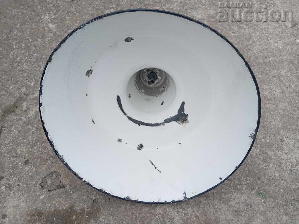 Delivery of large enameled reflector industrial lamp 60s Delivery of large enameled reflector industrial lamp 60s