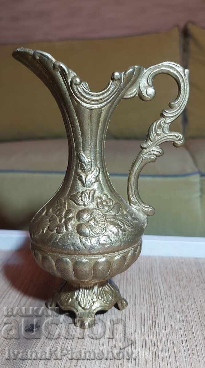 Canițe de bronz pentru cunoscători, două bucăți cu preț € 36.00 | 70.41 BGN Canițe de bronz pentru cunoscători, două bucăți cu preț € 36.00 | 70.41 BGN