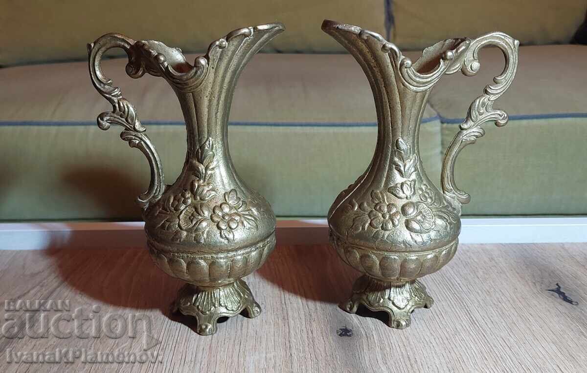 Canițe de bronz pentru cunoscători, două bucăți Canițe de bronz pentru cunoscători, două bucăți
