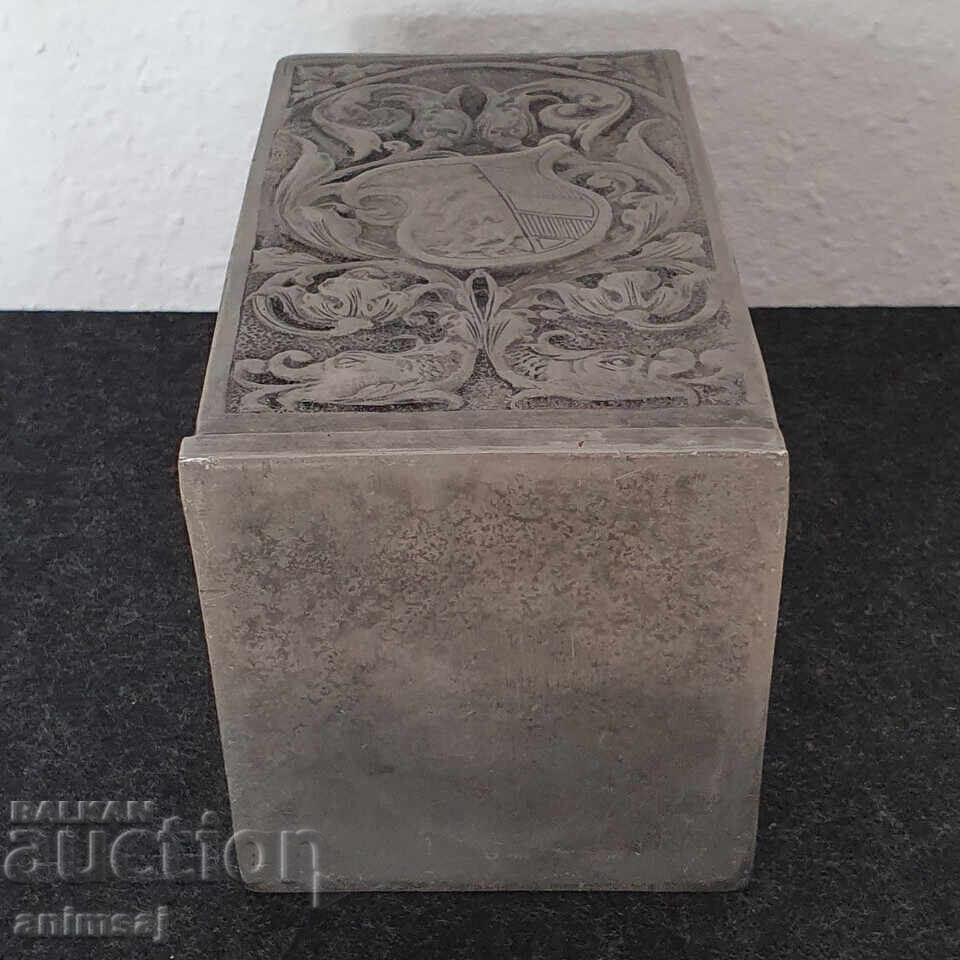 Delivery of Lead tin spider with beautiful ornaments Delivery of Lead tin spider with beautiful ornaments