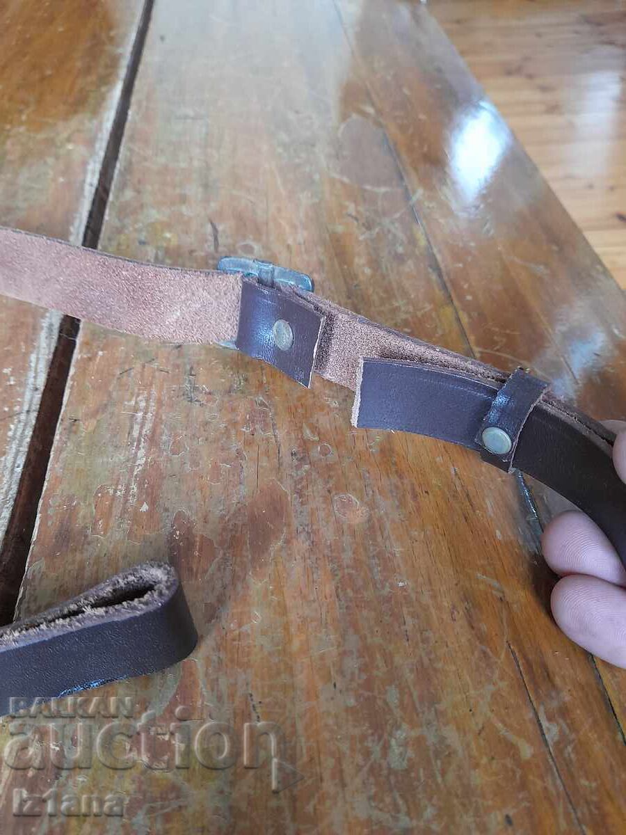 Licitație Curea veche de piele, curea de pușcă Licitație Curea veche de piele, curea de pușcă