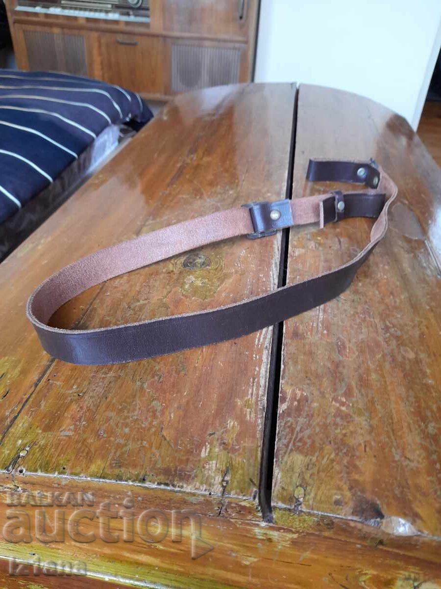 Livrarea Curea veche de piele, curea de pușcă Livrarea Curea veche de piele, curea de pușcă