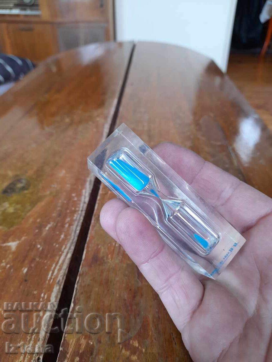 Стар пясъчен часовник с цена 16.00 лв. | € 8.18