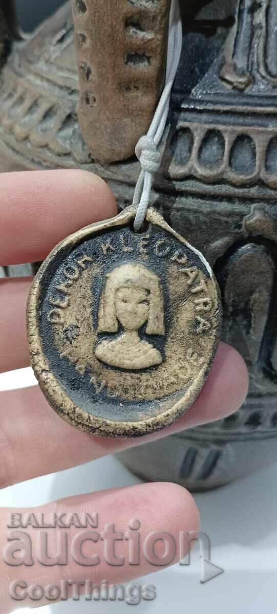 Auction  Wonderful marked vintage vase