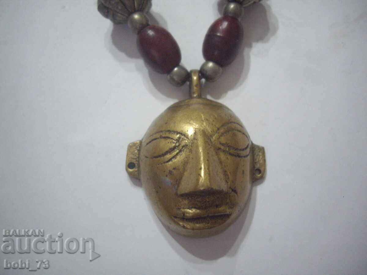 Interesant colier vechi cu preț 100.00 BGN | € 51.13 Interesant colier vechi cu preț 100.00 BGN | € 51.13