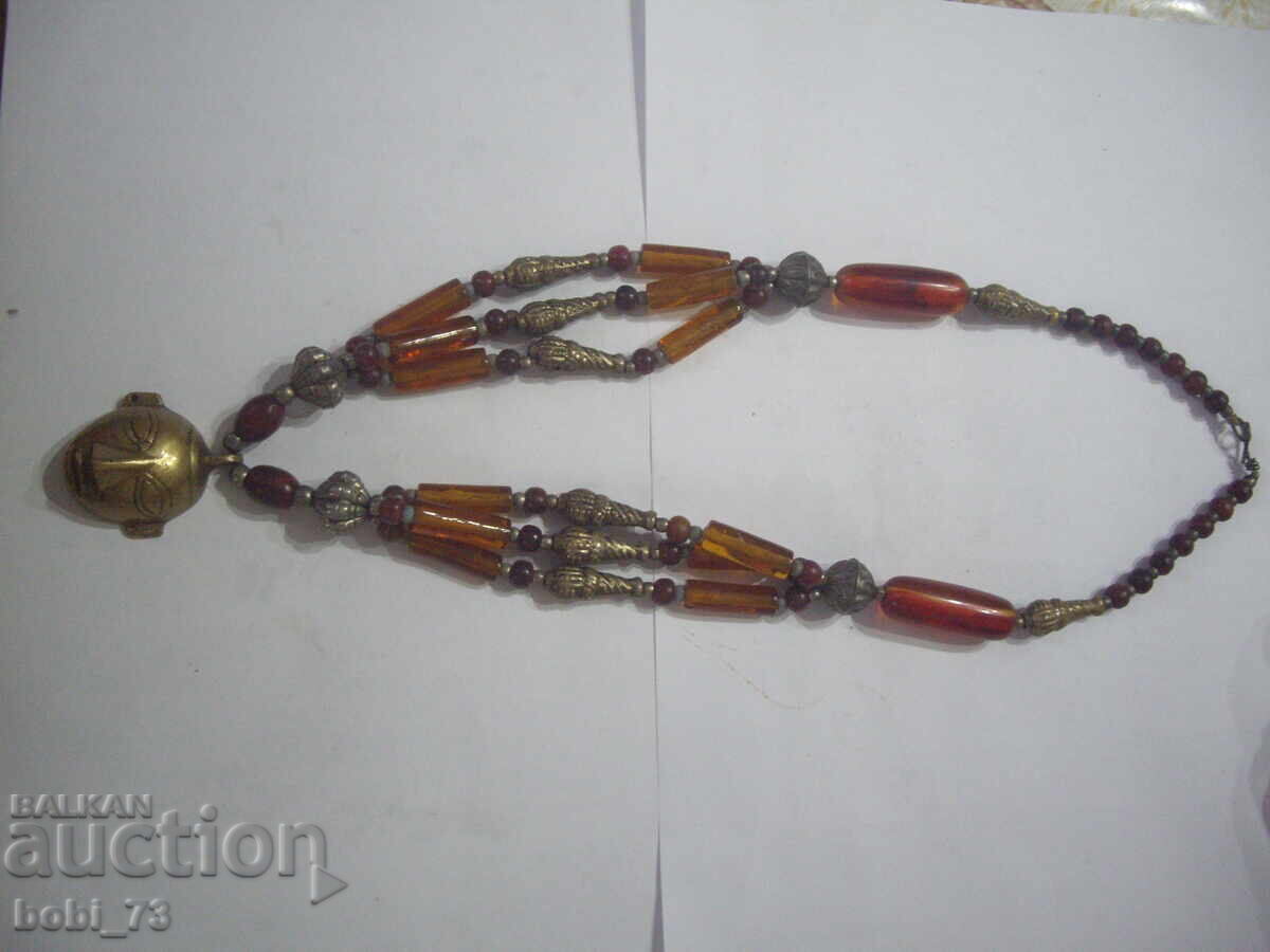 Interesant colier vechi Interesant colier vechi