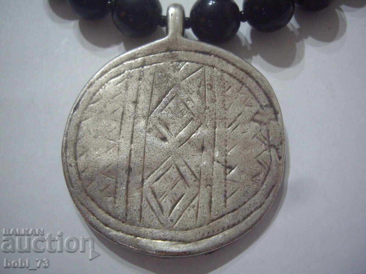 Interesant colier vechi cu preț 80.00 BGN | € 40.90