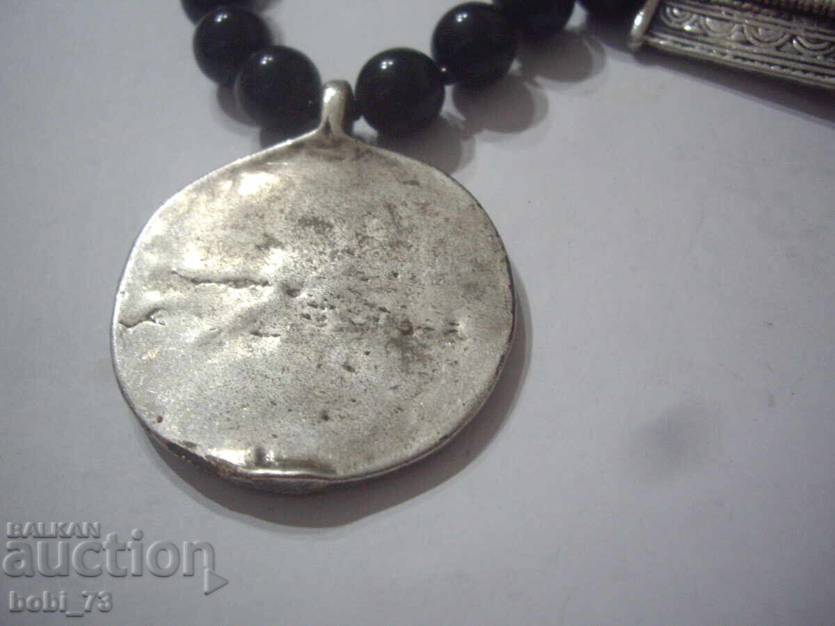 Livrarea Interesant colier vechi