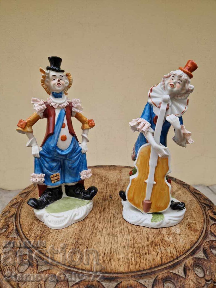 A pair of beautiful collectible porcelain figures with price 133.00 BGN | € 68.00