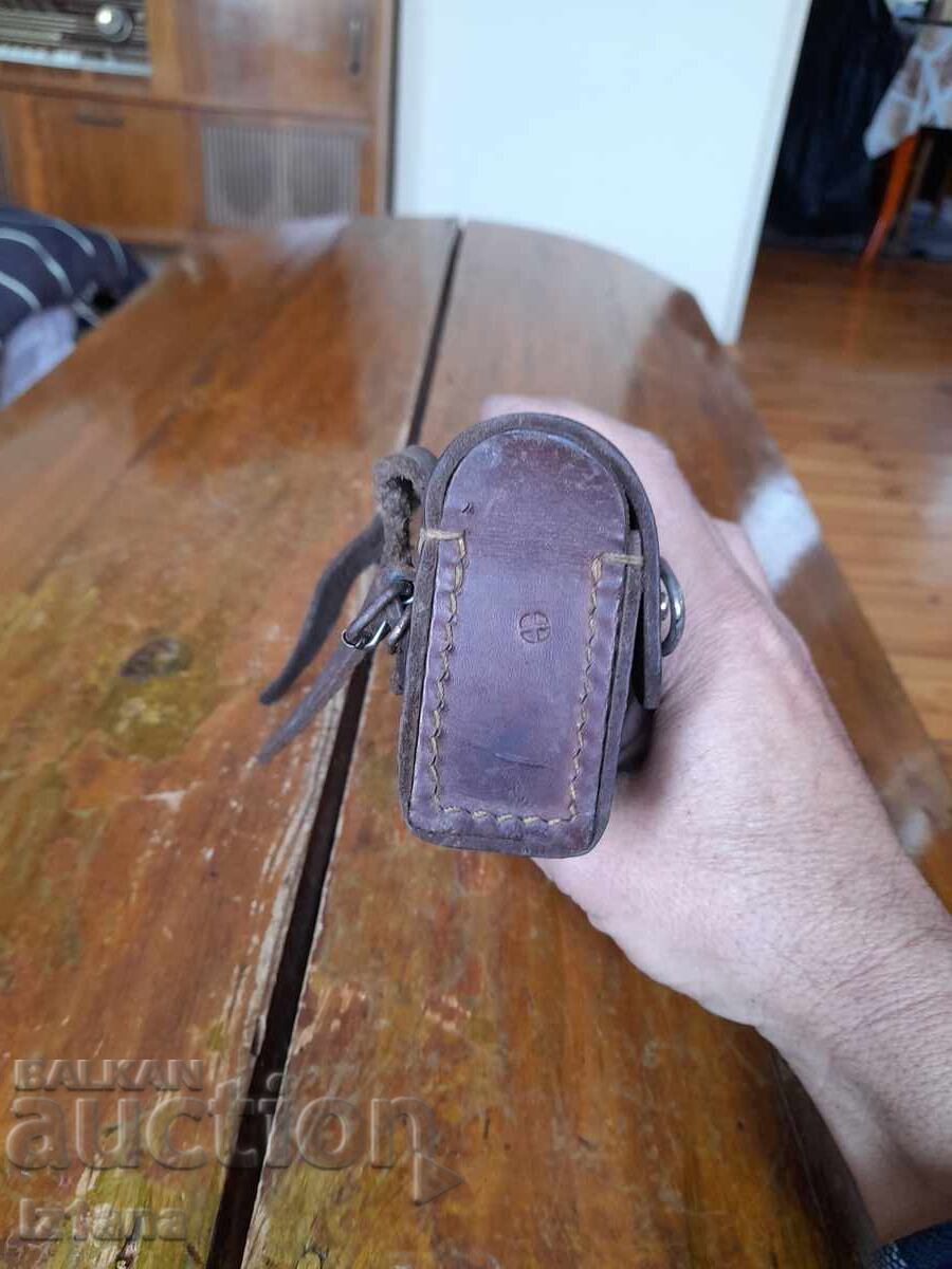 Auction Old leather bicycle bag Auction Old leather bicycle bag