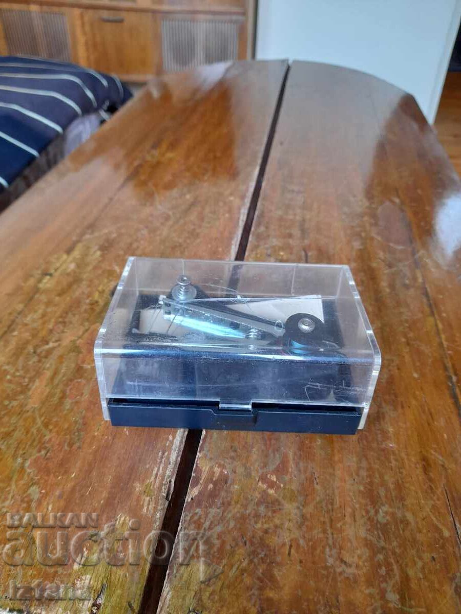 Стара ръчна шевна машина