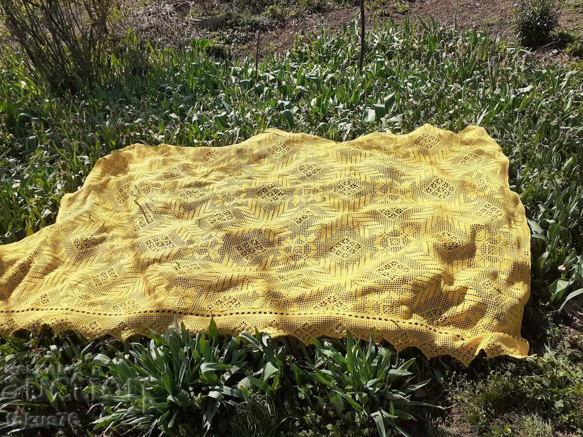 Auction Old large yellow crocheted tablecloth Auction Old large yellow crocheted tablecloth
