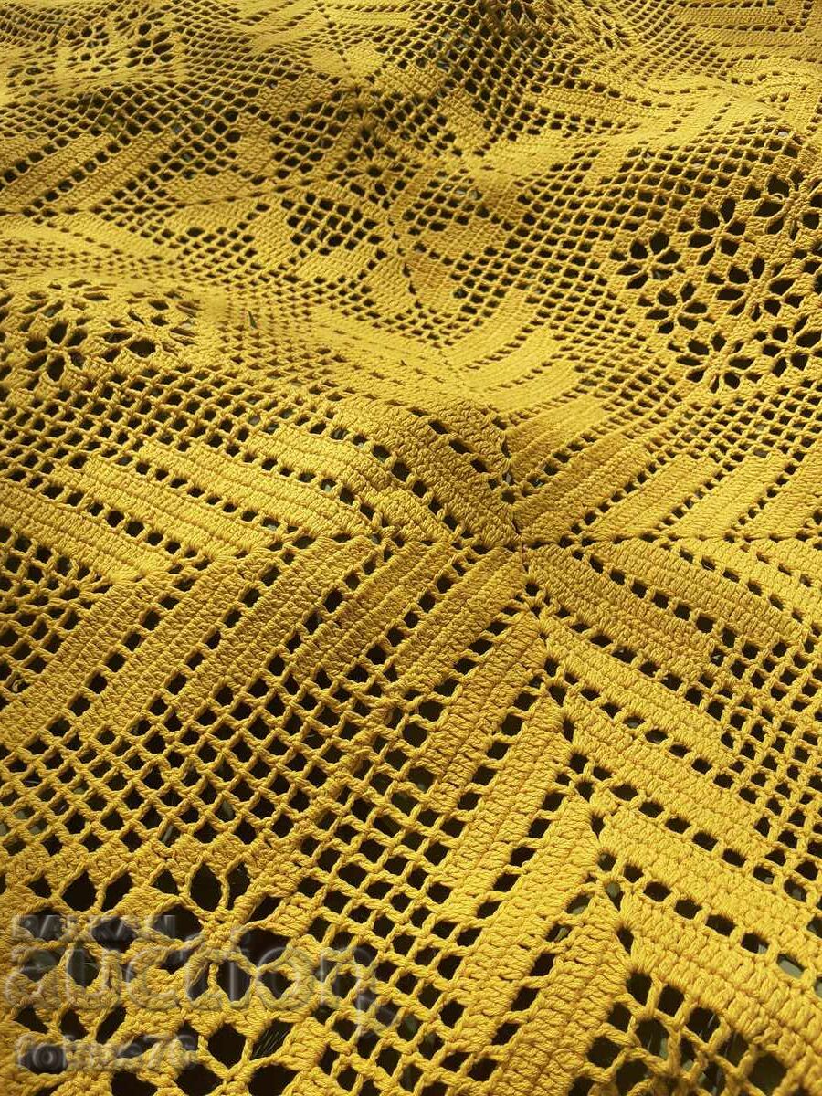 Delivery of Old large yellow crocheted tablecloth Delivery of Old large yellow crocheted tablecloth