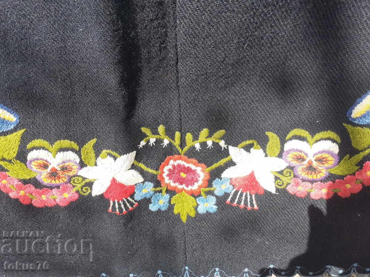 Δημοπρασία Παλιά αυθεντική μεγάλη κεντημένη ποδιά για φορεσιά Δημοπρασία Παλιά αυθεντική μεγάλη κεντημένη ποδιά για φορεσιά