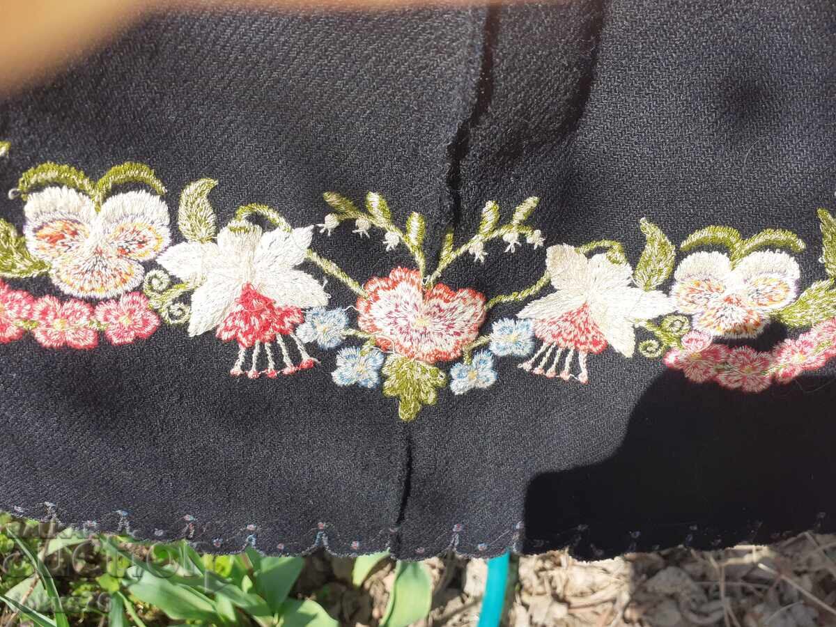 Παλιά αυθεντική μεγάλη κεντημένη ποδιά για φορεσιά - 5 Παλιά αυθεντική μεγάλη κεντημένη ποδιά για φορεσιά - 5